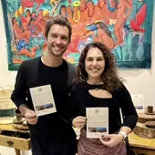Lucas Garcez with the Macaw cards at Capim Santo